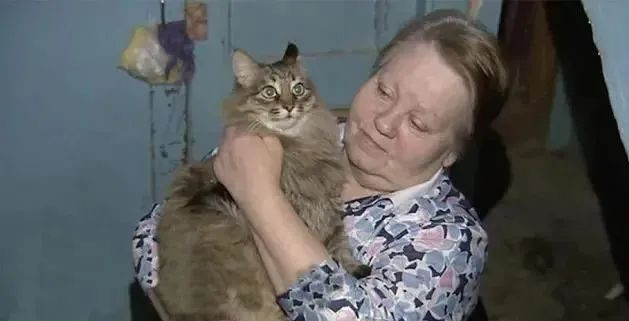 猫咪Masha与主人合影